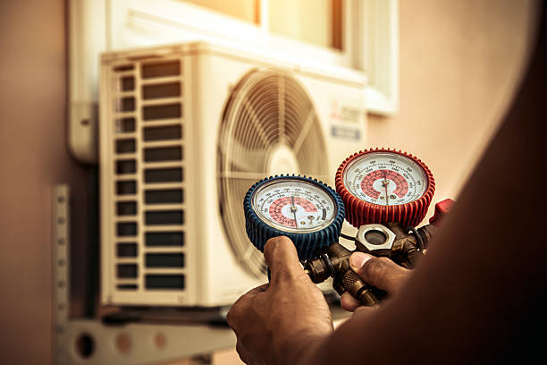 Professional Hvac technician working in Beecher, IL